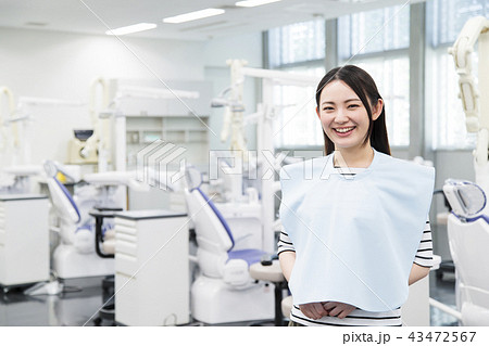 歯医者　歯科　デンタル　患者　女性　病院　医療　歯科医　虫歯　治療 43472567