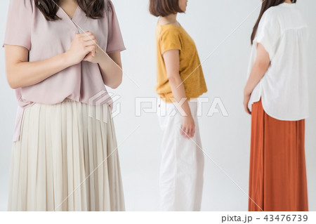 いじめにあう女性 43476739
