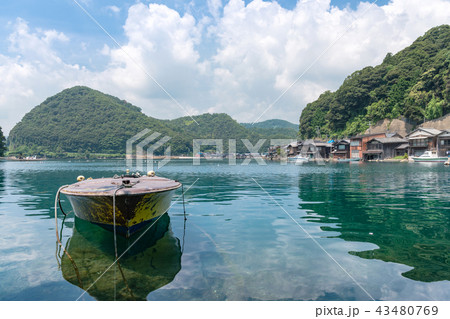 美しい伊根湾と舟屋の風景 43480769