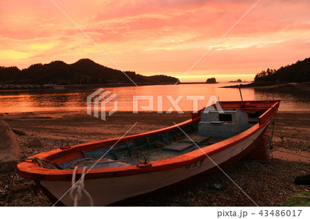 夕焼け 倍 海 43486017