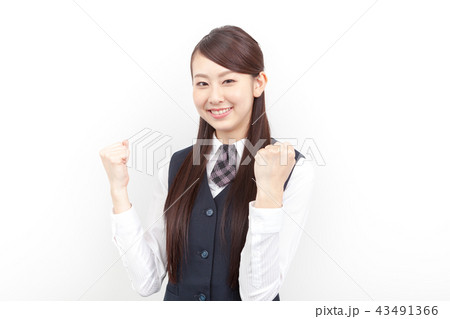 スーツ姿の若い女性　ガッツポーズ 43491366