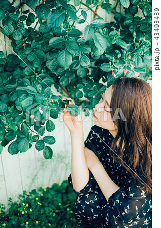 花ある暮らし 女性ポートレート 花ある暮らし 女性ポートレート 43493439