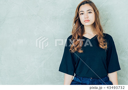 女性ポートレート 43493732
