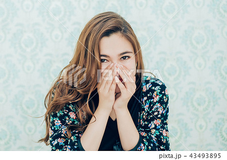 女性ポートレート 43493895