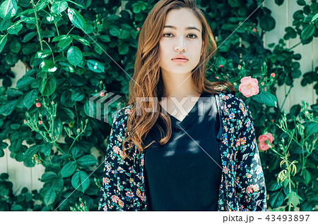 女性ポートレート 43493897