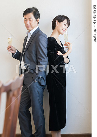 大人の男女 43494898