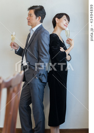 大人の男女 43494899