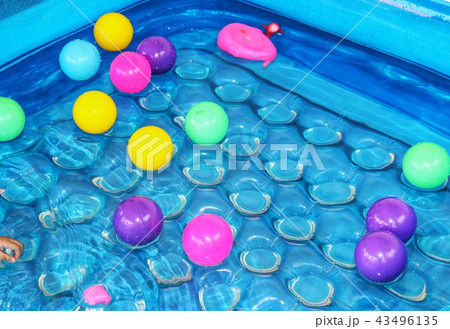 Many colorful balls toy in inflatable 43496135