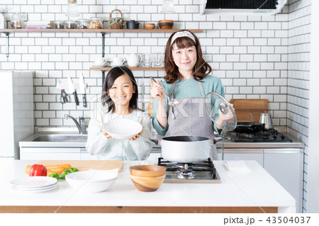 母娘　キッチン　料理 43504037