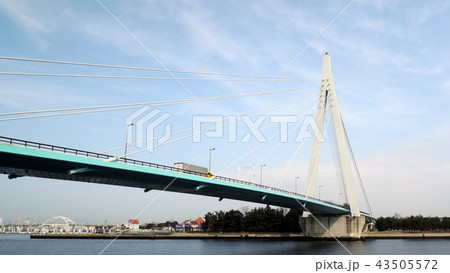 新淀川河口に架かる常吉大橋 43505572