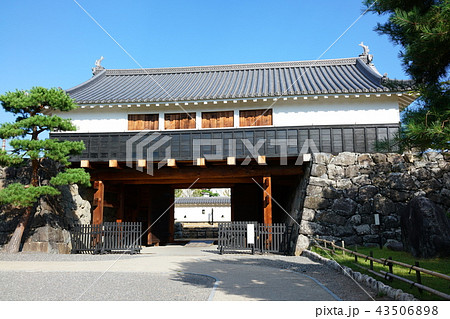 国宝松本城　太鼓門　櫓門（一の門）二の丸より撮影“柱垂直”　松本市 43506898