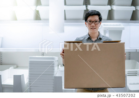 Asian man carrying box shopping in warehouse Asian man carrying box shopping in warehouse 43507202