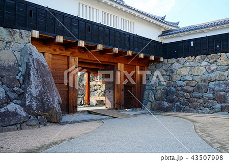 国宝松本城　太鼓門　櫓門（一の門）枡形内より撮影　　松本市 43507998