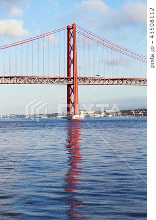 The 25 de Abril steel suspention bridge 43508112