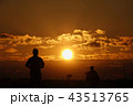 朝のランニングと太陽と雲_819 43513765