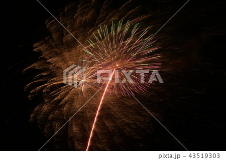 （千葉県/いすみ市/花火大会/ＯＨＢ/大原海水浴場/2018）　重なり合う大輪の打上花火 43519303