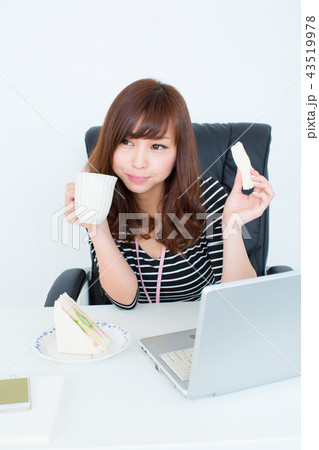 女性　ポートレート 43519978