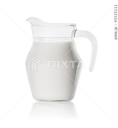 Glass decanter with fresh milk Glass decanter with fresh milk 43525111