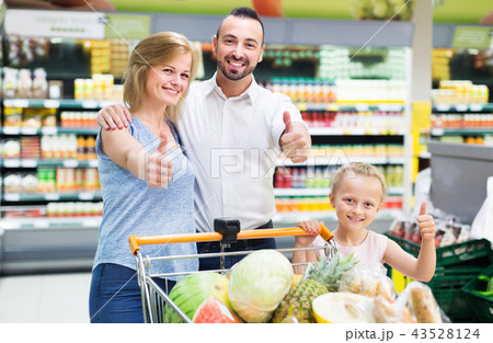 Family holding shopping Family holding shopping 43528124