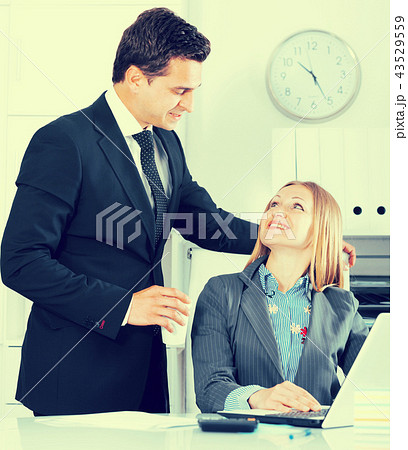 Sexual harassment between colleagues 43529559