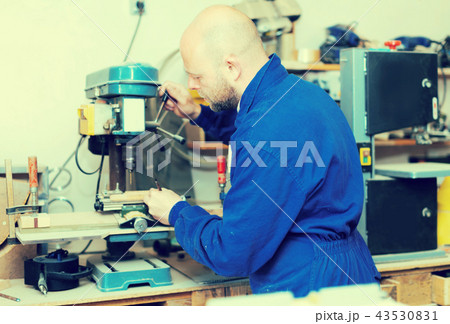 craftsman working with unfinished guitar 43530831