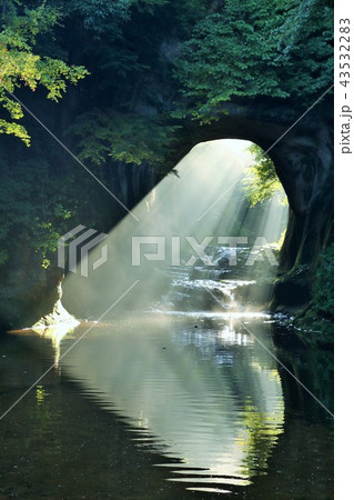千葉県　濃溝の滝　ハートの光 43532283