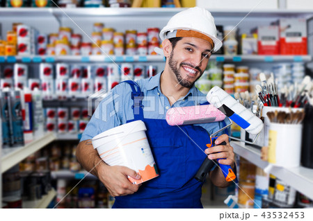 master standing with rollers and paint 43532453