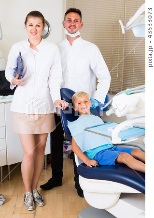 Young boy visitor is satisfied Young boy visitor is satisfied 43533073