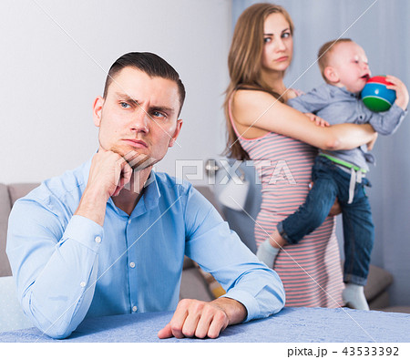 Portrait of quarreled husband and wife Portrait of quarreled husband and wife 43533392