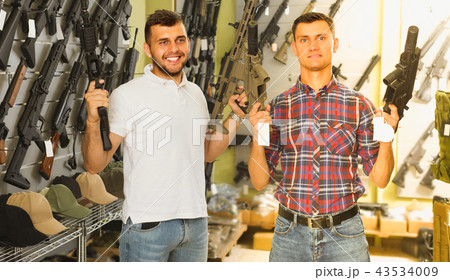 Men are choosing pneumatic rifle 43534009