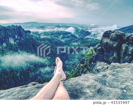 Crossed legs take a rest on mountain trail 43535997