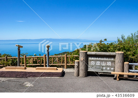 弥彦山頂から見る佐渡ヶ島 弥彦山頂から見る佐渡ヶ島 43536609