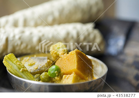 Food photography, veg korma with pappadams, India 43538277