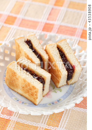 ブルーベリーのトーストサンドイッチ ブルーベリーのトーストサンドイッチ 43538908