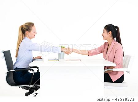 Employer invited to sign work contract 43539573