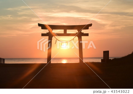 釣ヶ崎海岸 東浪見の鳥居の写真素材 43543022 Pixta