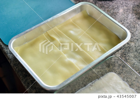 Boiled pasta lay on tray, Top view Boiled pasta lay on tray, Top view 43545007