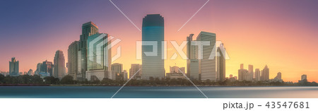 Skyline at lake in Benjakitti park Bangkok 43547681