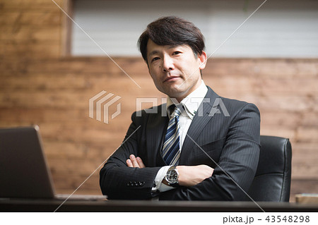 デスクワーク・ミドル男性 43548298