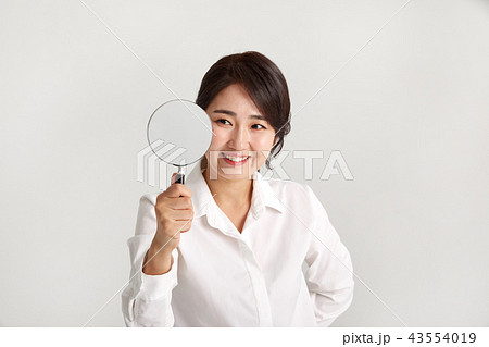 拡大鏡 老眼鏡 女性 43554019