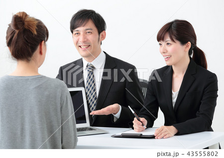 ビジネスシーン 対面 男女 ビジネスシーン 対面 男女 43555802