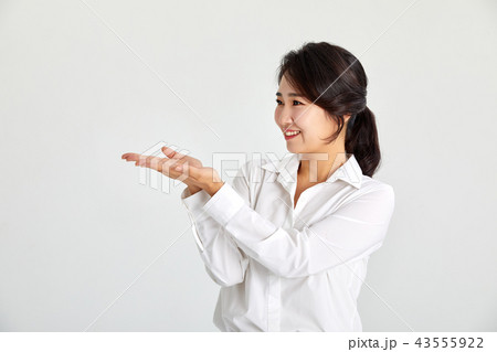 手のひら 女性 女 43555922