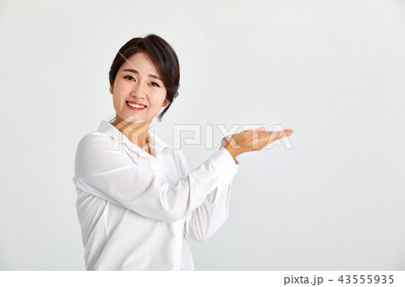 手のひら 女性 女 43555935