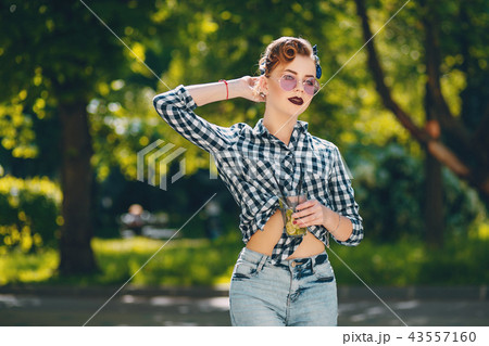 pin-up girl 43557160