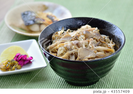茸の炊き込みご飯 43557409
