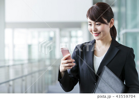 ビジネス 女性 ビジネスマン オフィス ビジネスウーマン ビジネス 女性 ビジネスマン オフィス ビジネスウーマン 43559704