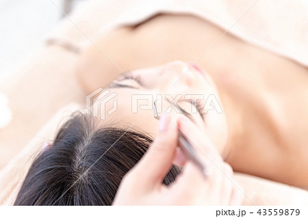 若い女性、マツエク、施術 43559879