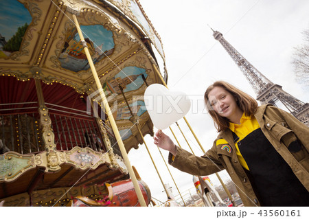 girl on the background of the Eiffel Tower 43560161