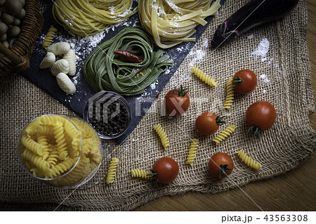 トマトとパスタ 43563308