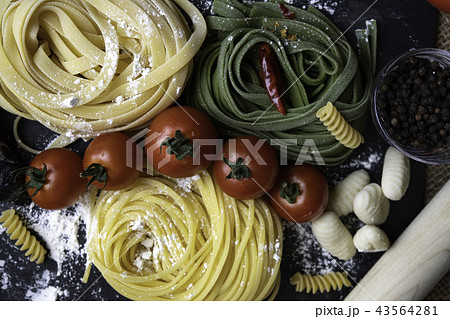 色々なパスタと野菜 色々なパスタと野菜 43564281